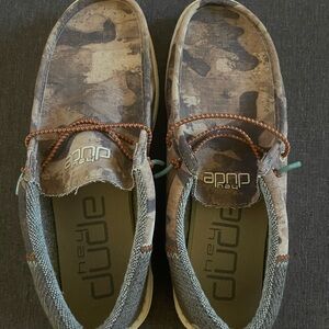 Hey Dude Camo slide on’s Size 10